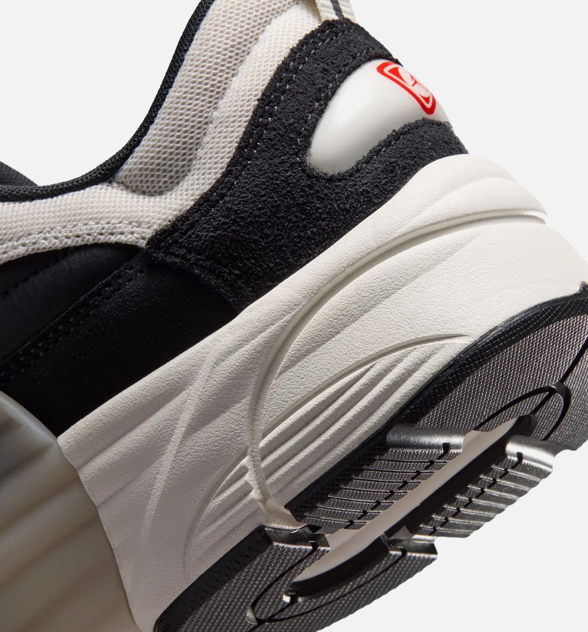 Trunner OS SE Men's Lifestyle Shoes - Off Noir/University Red/Phantom